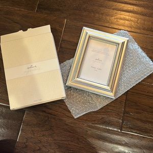 New in box Hallmark Signature silver picture frame 4x6